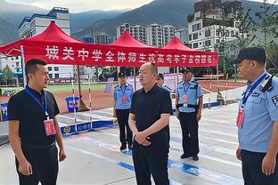 太秀了！贝林厄姆脚后跟穿裆对手！